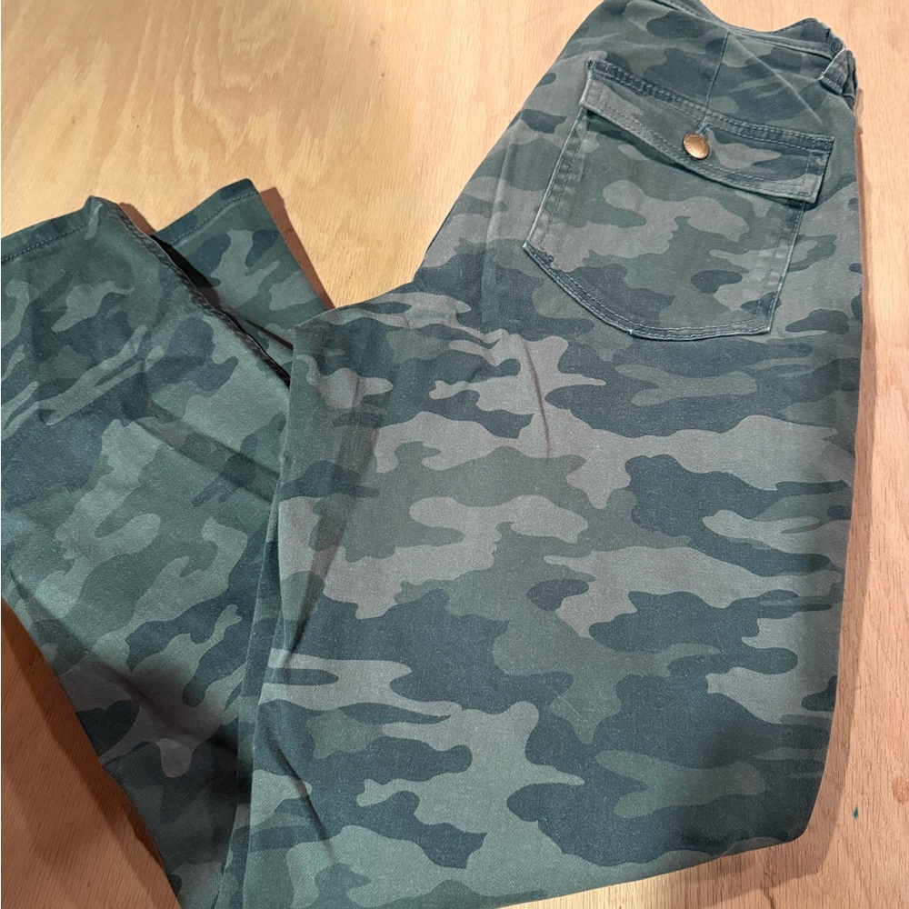 Universal Thread Olive Camouflage Pants